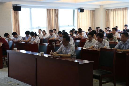公司參加“三嚴(yán)三實(shí)”專(zhuān)題黨課學(xué)習(xí)(圖2) 公司參加“三嚴(yán)三實(shí)”專(zhuān)題黨課學(xué)習(xí)(圖2)
